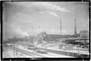 Me Gesamt, Gesamtblick von West, Schnee und Rauch, Bau Me 111 Zentralstation für Kohlen- und Koksförderanlage, Me 123 Pförtnerraum