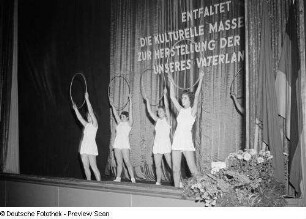 Auftritt einer Gymnastikgruppe