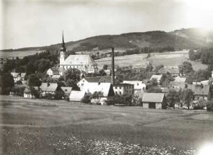 Cunewalde. Ortsansicht mit Kirche von Süden