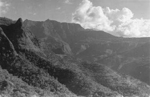 Abfall des Simien Gebirges : Blick auf den Abfall des Simien Gebirges bei Debark.