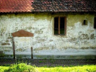 Traufseite Süd Karolingischer Türsturz im Detail