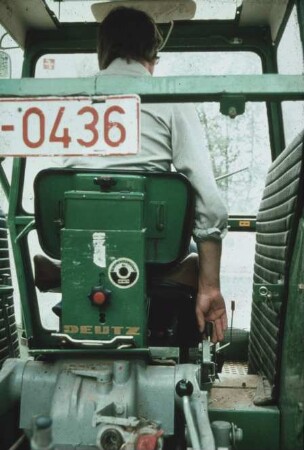 Fotografie: Arbeitsplatz, Traktor, Kabine, Führerstand, Traktorsessel