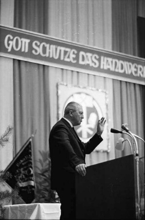Freisprechungsfeier der Handwerkskammer Karlsruhe in der Stadthalle.