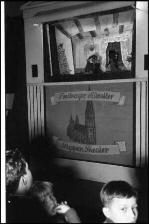 Freiburg: Otto Birkhahn Kasperle, Marionettentheater [Puppentheater], Kasperle-Bühne, nahe