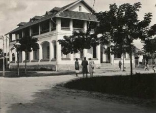 Dar es Salaam, Tansania. Bahnhof (Europäisches Haus). Straßenansicht