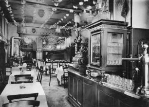Dresden, Grpße Brüdergasse 17, Restaurant "Fischhaus". Gastraum mit Theke