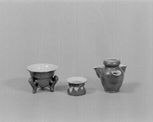 Schale, Töpfchen und Gesteckvase : Schale, Töpfchen und Gesteckvase. Keramik, glasiert (1. H. 20. Jh.; wohl K. Feuerriegel). Museum im Schloß Frohburg