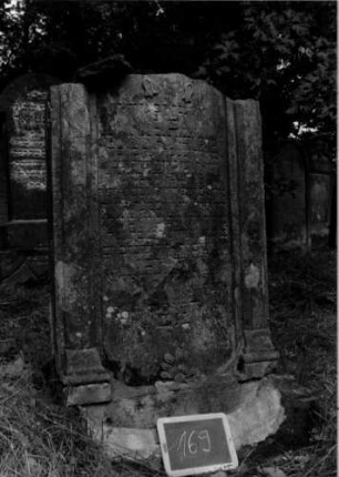 Grabstein 169 [Nir S. 119f. Nr. 12.15]