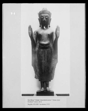 Statue einer Gottheit