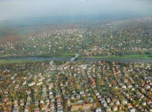 Dresden. Stadtteilansicht Blasewitz und Loschwitz und Elbe mit Loschwitzer Brücke ("Blaues Wunder") gegen die Dresdener Heide. Luftbild-Schrägaufnahme von Südwest