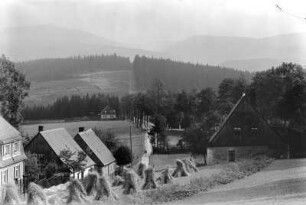 Burkhardtsgrün. Blick von Burkhardtsgrün zum Auersberg
