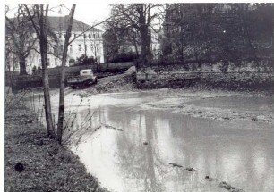 Ausschlammung des Schlossgrabens im Winter 1965/66. Detmold. Freie Presse
