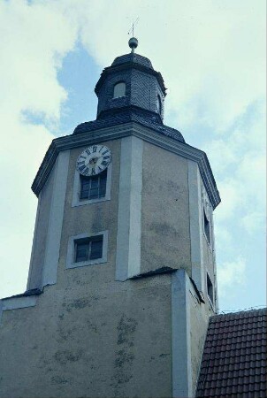 achteckiger Kirchturm der Kirche im Ortsteil Pohlitz