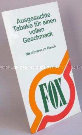 Werbeaufsteller für "Fox"-Zigaretten