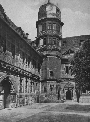 Bevern, Schloss, Innenhof mit Nordwest-Turm; Hundertossen, Johann