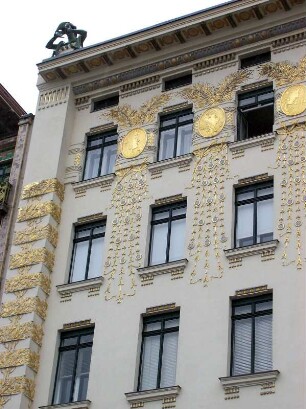 Wien: Wohnhaus Linke Wienzeile 38