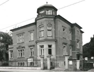 Dresden-Strehlen, Wasastraße 8. Wohnhaus (Debeka) (1901/1915)