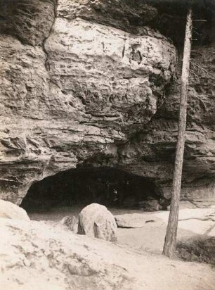 Elbsandsteingebirge. Frienstein (Vorderes Raubschloss). Idagrotte (Schichthöhle)