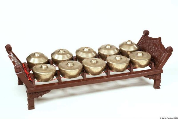 bonang barung (Gamelan)