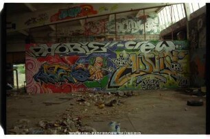 "PHoBiE" crew LATES ADViS