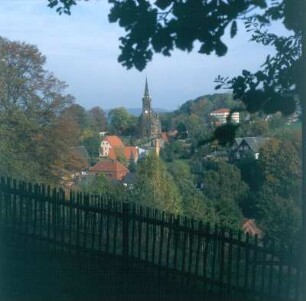 Kirchberg mit Evangelisch-Lutherischer Kirche (1876) : Bad Gottleuba-Berggießhübel. Kirchberg mit Evangelisch-Lutherischer Kirche (1876)