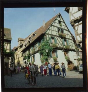 Gasse mit Fachwerkhäusern