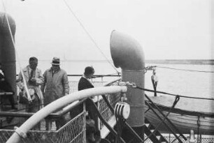 Bordleben. Passagiere auf dem Oberdeck eines Passagierschiffes