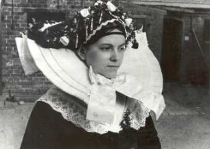 Braut aus Kunersdorf : Kleidung - niedersorbische Tracht. Ort: Kósobuz / Kunersdorf. Braut.