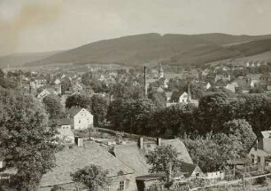 Olbernhau, Stadtansicht : Olbernhau. Teilansicht. Blick von der Heldenhöhe. Im Hintergrunde der Bruchberg