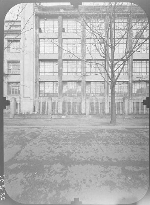 Dresden-Striesen, Glashütter Straße 101. Fabrikgebäude (1936-1938). Straßenfront (Teilansicht)