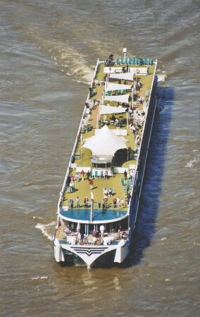 Oberdeck eines Kreuzfahrtschiffes