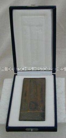 Plakette der Gedenkstätte Sachsenhausen