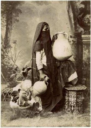 Fellah porteuse d'eau
