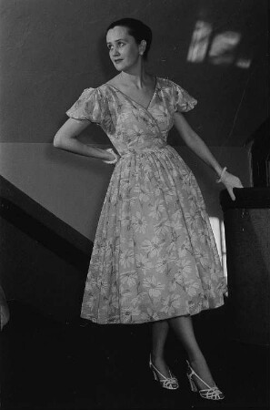 Frühjahrsmesse Leipzig, polnische Messemodenschau, Frau im Kleid