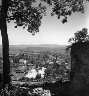 Weinsberg. Stadtansicht mit Johanneskirche. Blick von den von den Weinbergen unterhalb der Burgruine Weibertreu
