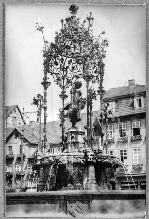 Gänsellieselbrunnen auf dem Markt in Göttingen : Göttingen. Markt. Gänseliesel-Brunnen. Bronze