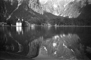 Königsee: der Königsee, St. Bartolomä mit Watzmann, in der Spiegelung