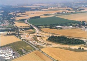 Baustelle Autobahndreieck Nossen der Bundesautobahnen BAB 4 und BAB 14. Luftbild-Schrägaufnahme von Ostsüdost