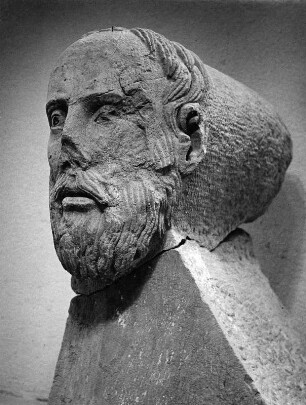 Hermenkopf vom Brückentor (sog. "Mann mit der gebrochenen Nase") : Hermenkopf vom Brückentor (sog. "Mann mit der gebrochenen Nase") (1201/1300). Capua: Museo Campano