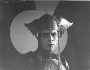 Lucifer. Drama von Eduard Stucken. Staatsschauspiel Dresden, Uraufführung 29.1.1925 : Bruno Decarli als Lucifer