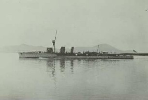 China. Britischer Kreuzer HMS Castor (3500 t; 1936 verschrottet) auf dem unteren Yangtse