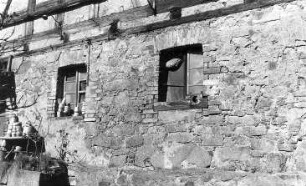 Crostwitz-Horka. Mittel- oder Schäfermühle, Rückfront mit eingemauerten Mühlsteinstücken