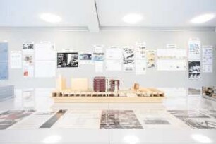 Ausstellung »Schinkel erhebt sich aus seinem Schrein. Der ZEIT-Wettbewerb zur Bauakademie 1995«. 15.5.-15.6.2017, Galerie des Architekturmuseums, Berlin: Ausstellungsfoto