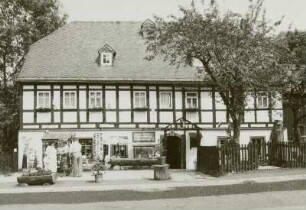 Annaberg-Buchholz-Frohnau, Sehmatalstraße 10. "Erzgebirgsstübl" (ehemaliges Wohnhaus eines Hufschmieds mit Ladeneinbau; 1787). Straßenfront
