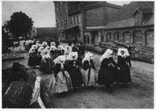 Frauen in wendischer Tracht in Burg im Spreewald