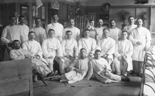 Erster Weltkrieg - Reservelazarett Gewerbeschule. Ärzte, Schwester und Patienten