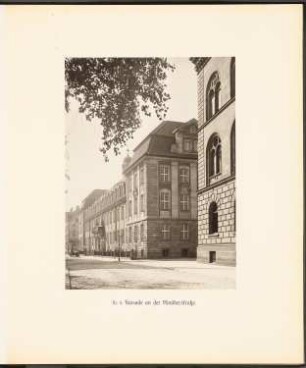 Land- und Amtsgericht, Hannover Neubau für die Zivilabteilungen: Fassade an der Hinüberstraße (aus: Neubau eines Geschäftsgebäudes für die Civilgerichtsbarkeit des Land- und Amtsgerichts in Hannover)