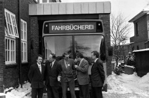Fahrbücherei des Kreises Stormarn: Präsentation des neuen Bücherbusses