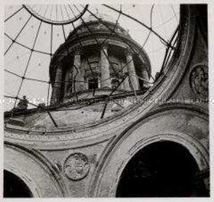 Berlin, Deutscher Dom, Blick in die zerstörte Kuppel