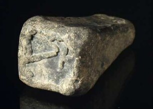 Bleigewicht mit griechischen Buchstaben ΔΗ auf der Unterseite